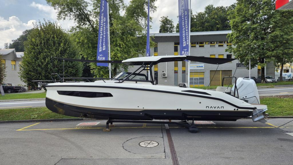 7718168-large 7718168-large