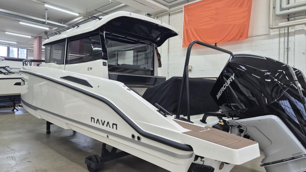 7893918-large 7893918-large